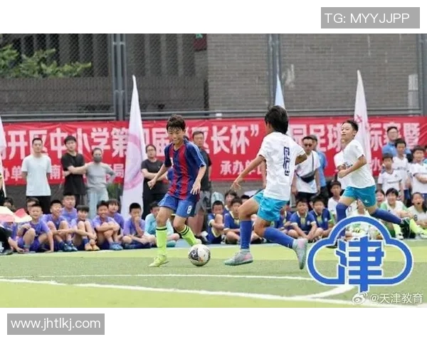 62号足球星闪耀绿茵赛场展现非凡实力引领球队走向辉煌未来