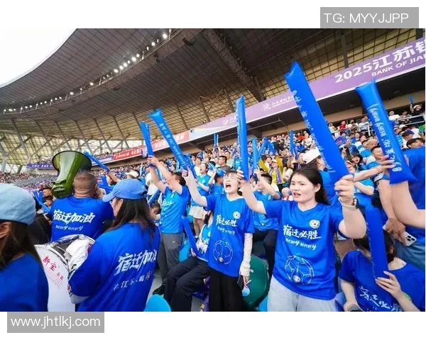 外国球迷化身足球巨星装扮秀展现不同国家球迷的创意与热情